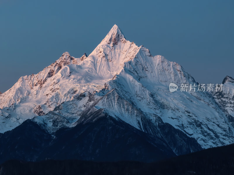 云南香格里拉梅里雪山飞来寺高空航拍