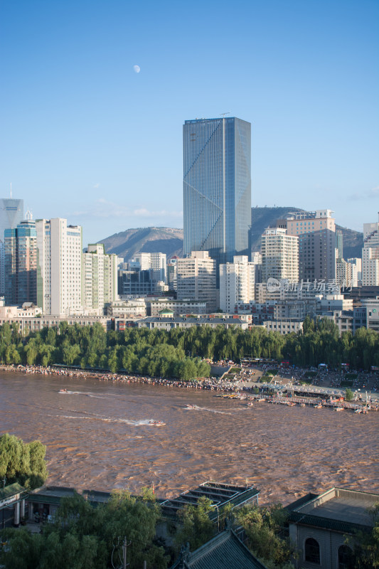 甘肃兰州城关区黄河中山桥城市风光