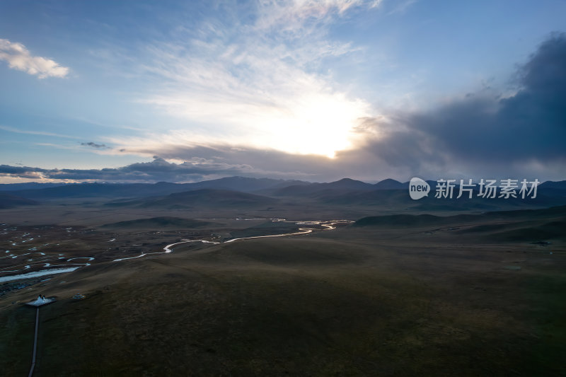 甘肃甘南玛曲阿万仓湿地蜿蜒河道草原航拍