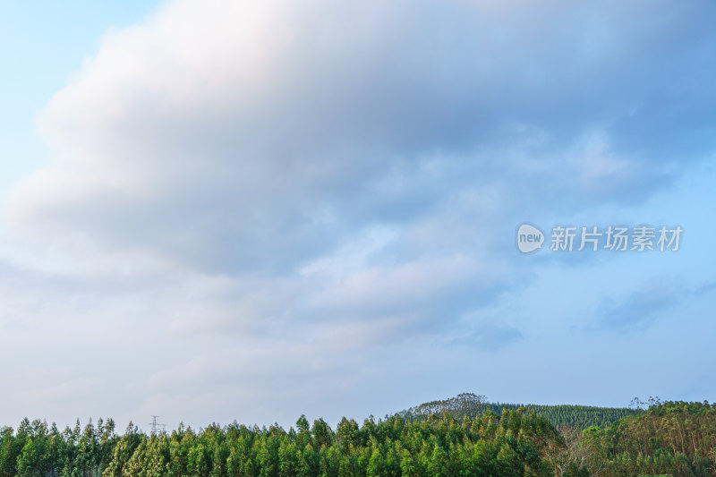 广西南宁乡村青山森林天空云彩自然风光