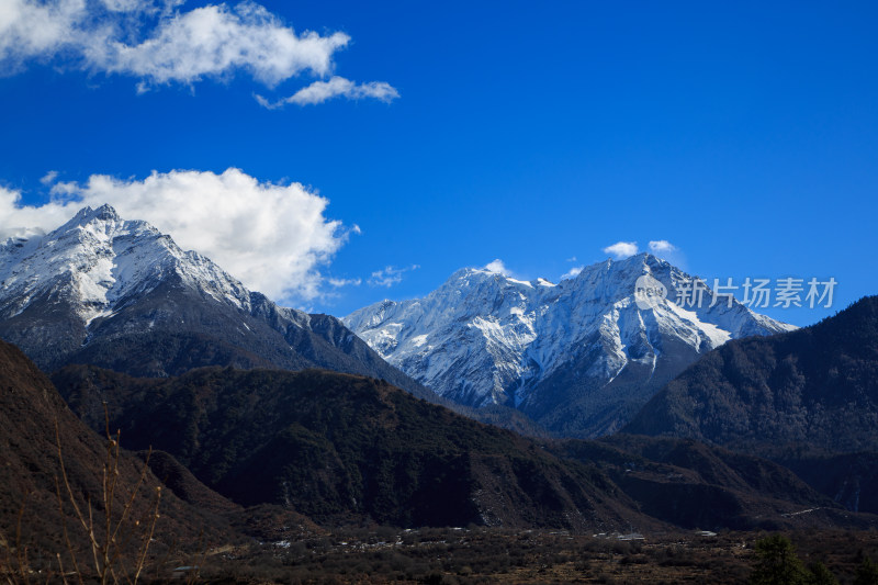 中国西藏林芝雅鲁藏布江苯日神山旅游区