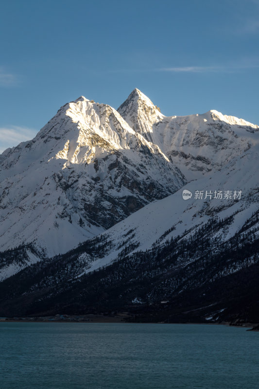 西藏昌都然乌湖来古雪山冰湖高空航拍