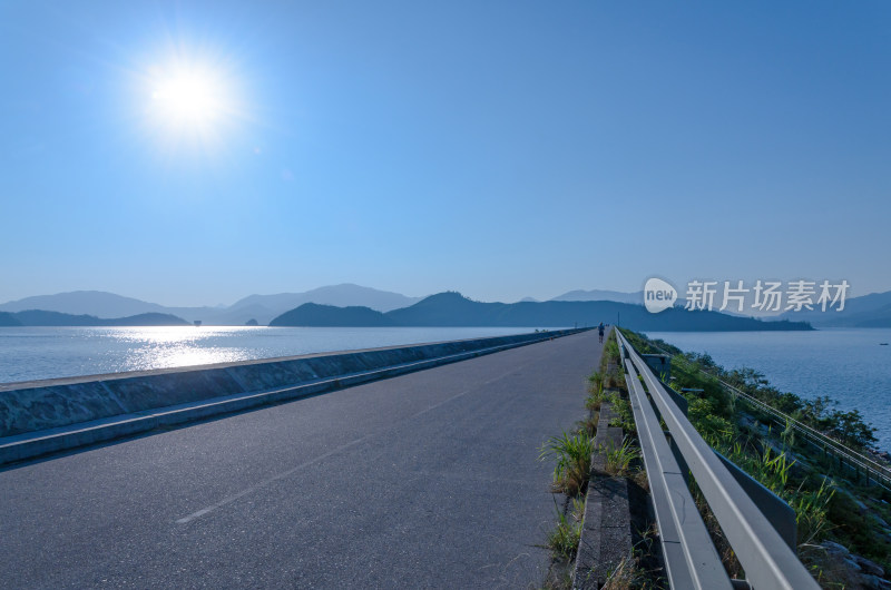 香港大埔大美督船湾淡水湖水坝旅游景区