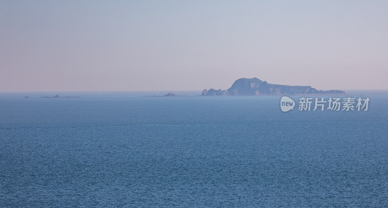 烟台月亮湾第一海水浴场海天海水相间景观