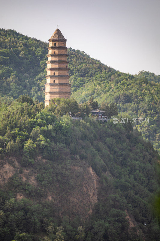 陕西延安宝塔山岭山寺塔景观