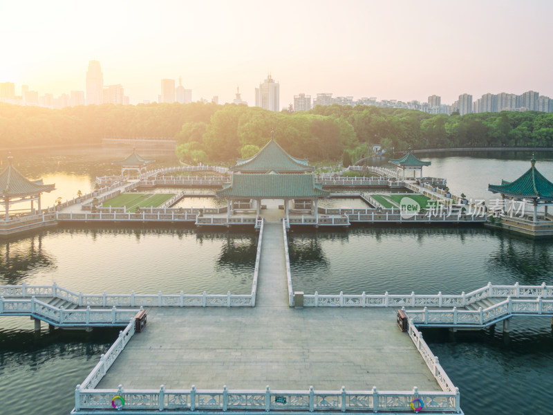 航拍武汉东湖听涛阁碧塘观鱼景区风光