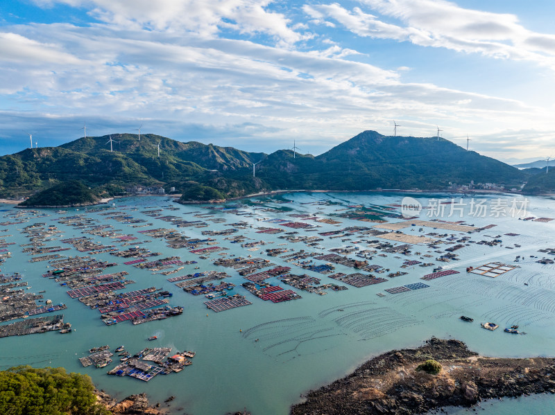 福建福州渔村鱼排与渔船航拍蓝天白云大海山