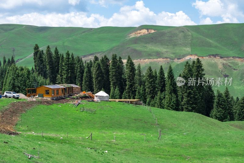新疆琼库什台草原上的游牧聚落