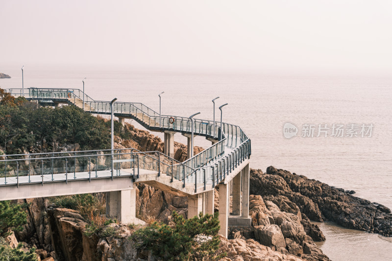 宁波象山松兰山景区海滨栈道与岩石海岸