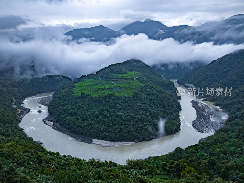 西藏墨脱县雅鲁藏布江果果糖大拐弯高空航拍