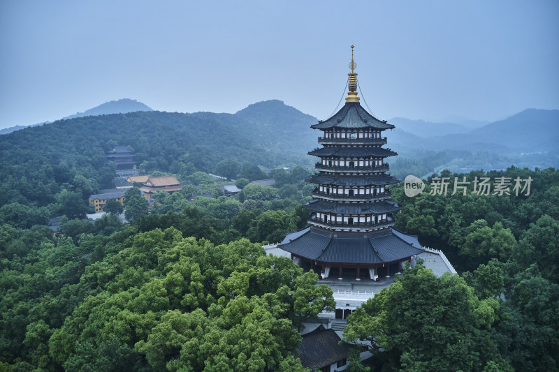 清晨时分的雷峰塔