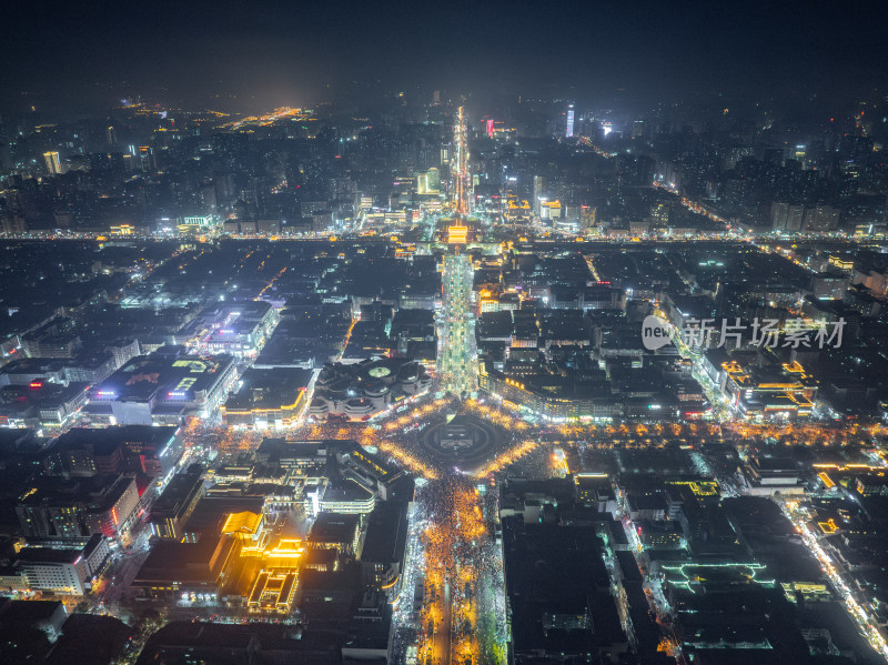 航拍西安钟楼跨年人山人海夜景