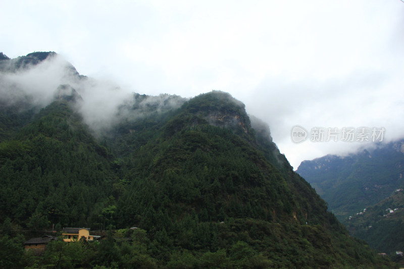 雨后深山云雾实拍