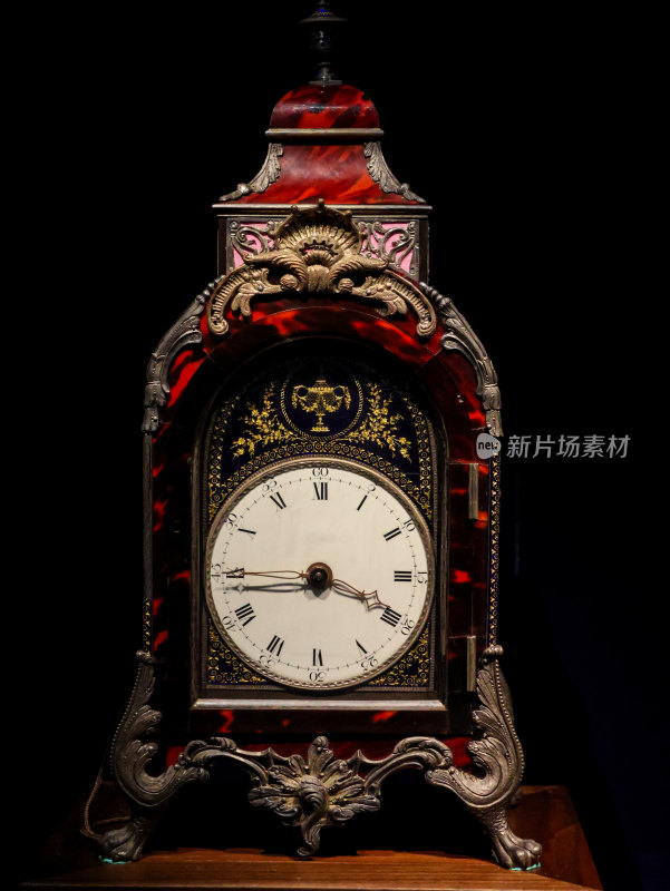 故宫博物院英国玳瑁嵌银饰钟