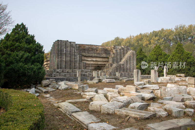 北京圆明园公园西洋楼遗址建筑残骸