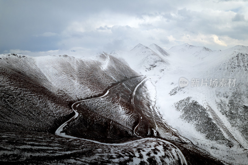 青海 祁连山 雪景