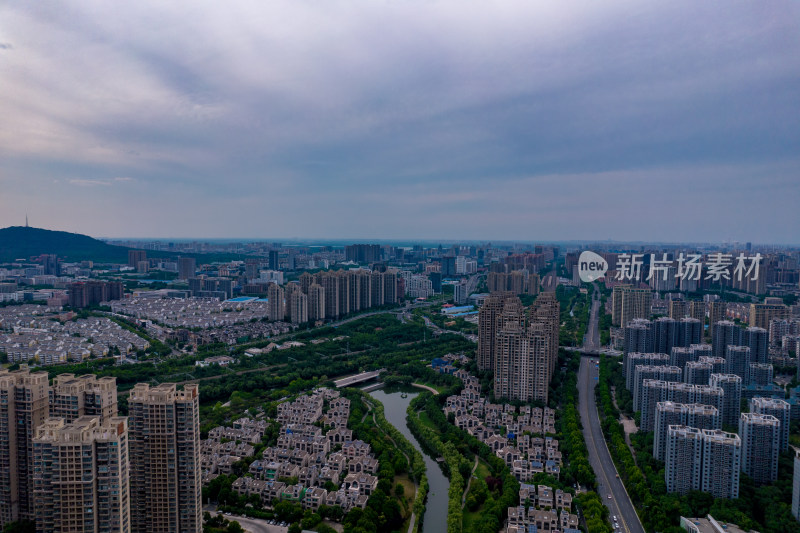 安徽合肥天鹅湖城市风光交通航拍图
