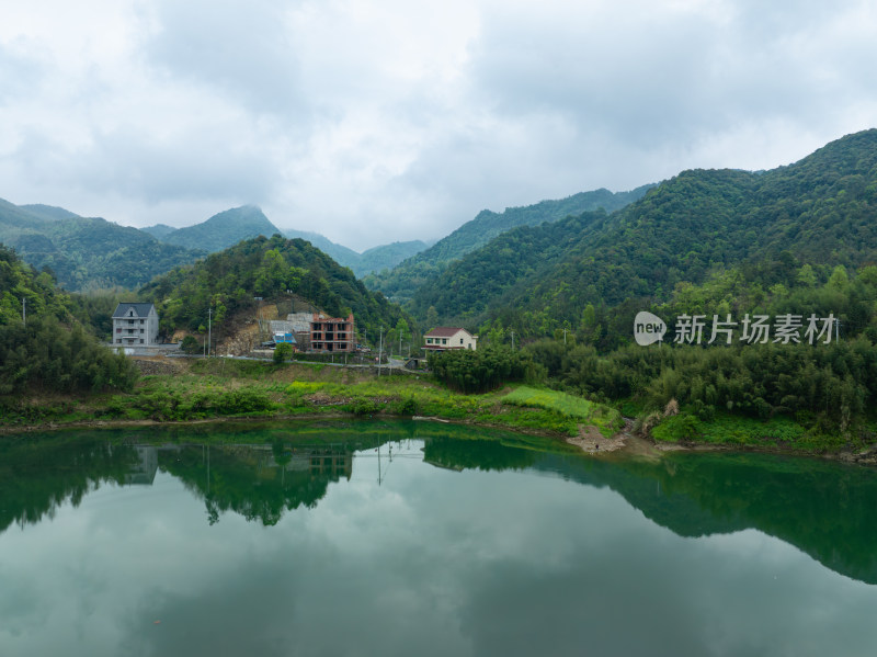 航拍浙江桐庐山水田园风光