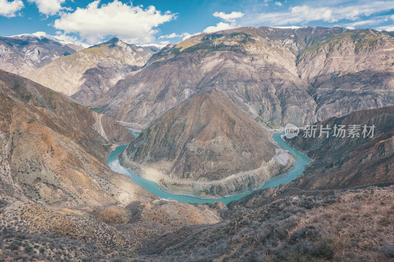 云南迪庆州金沙江第一湾全景