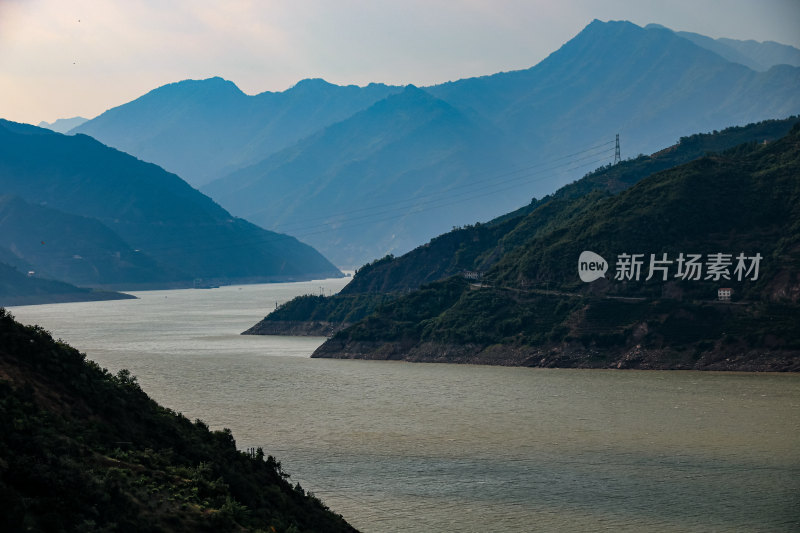 长江三峡江面，西陵峡，兵书宝剑峡绝美风光