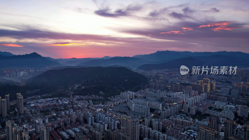 福建龙岩城市晚霞航拍图