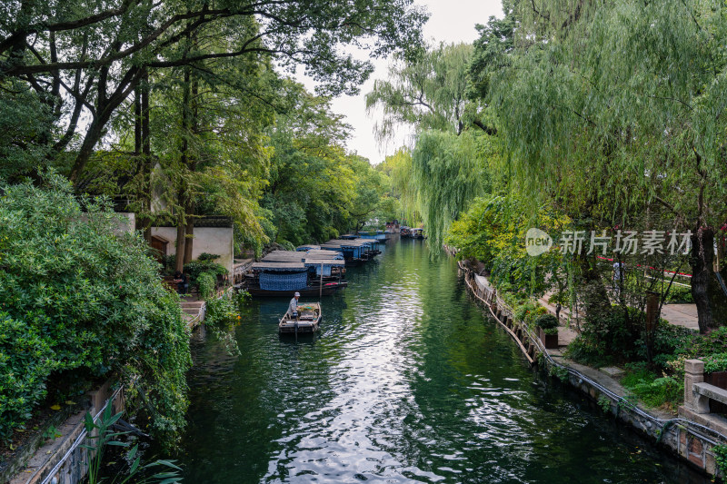 南浔古镇传统建筑景区江南水乡游船