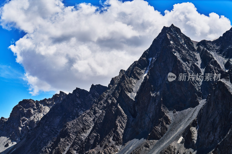 哈希勒根达坂的风光美景