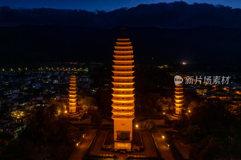 云南大理三塔寺夜景航拍