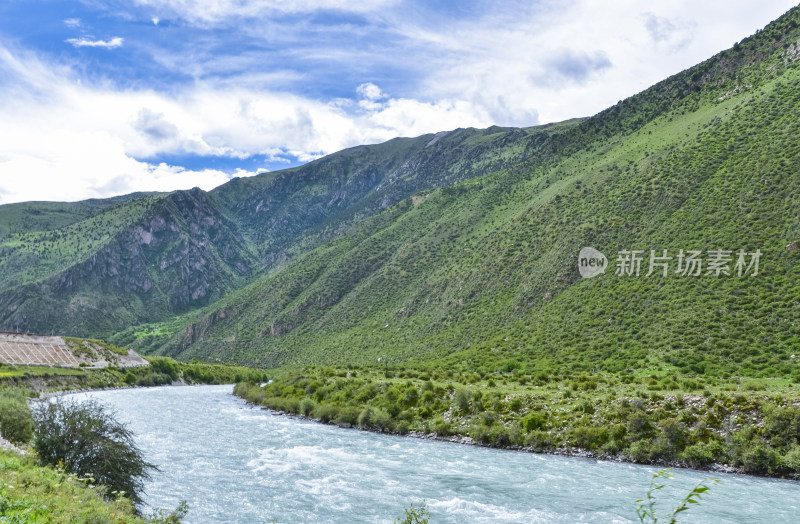 西藏林芝地区318国道川藏公路沿途风景