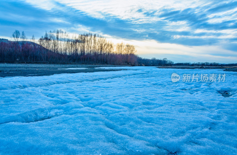 内蒙古呼伦贝尔额尔古纳湿地公园河流冰雪