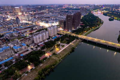 河南漯河城市夜幕降临航拍图