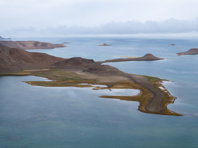 西藏阿里地区班公湖风景