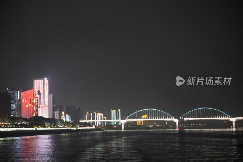 城市跨江大桥夜景