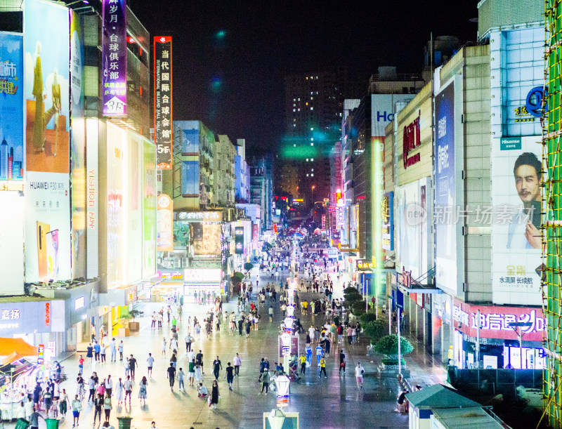 青岛台东步行街夜景