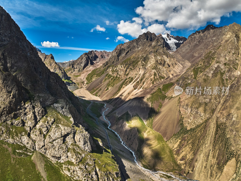 独库公路的峡谷