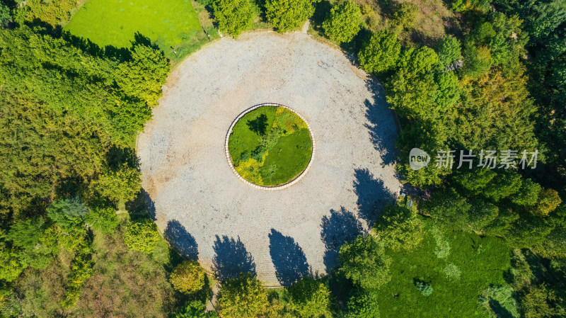 鸟瞰公园圆形步道