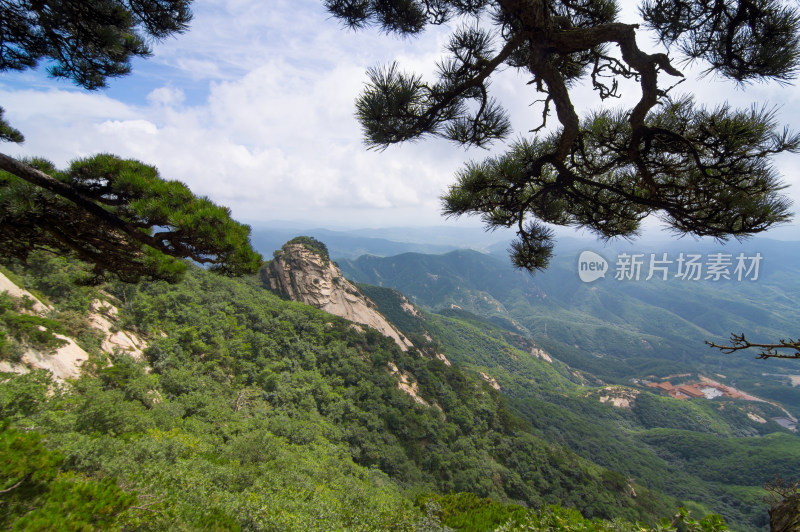 大连普兰店老帽山山顶远眺风光