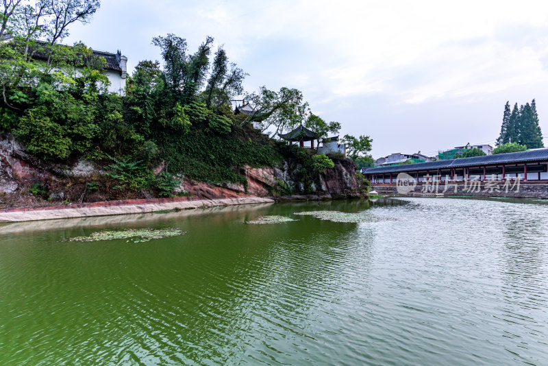 湖北黄冈东坡赤壁建筑倒影景观