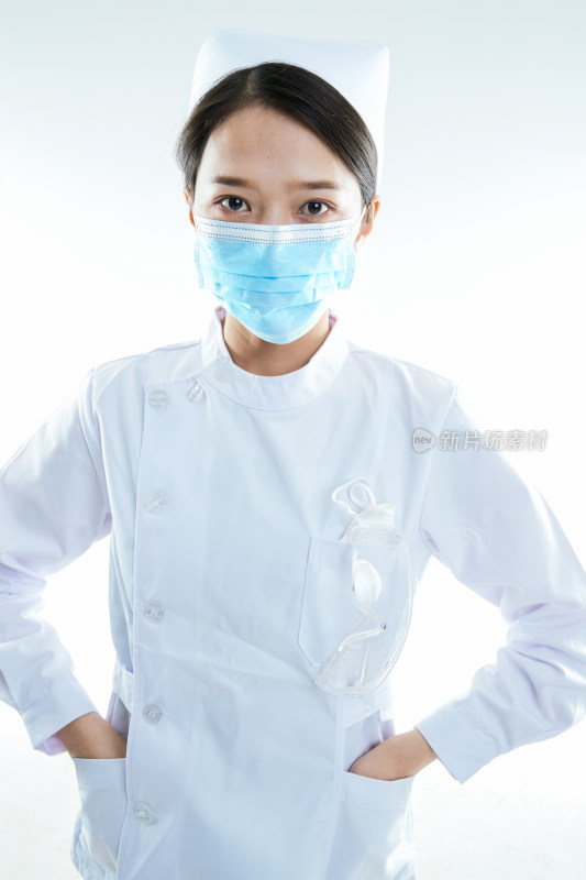 身穿护士的年轻女性医护人员