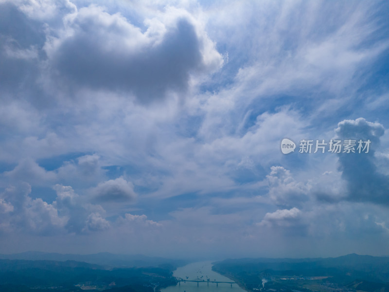 广西梧州白云山景区蓝天白云航拍图