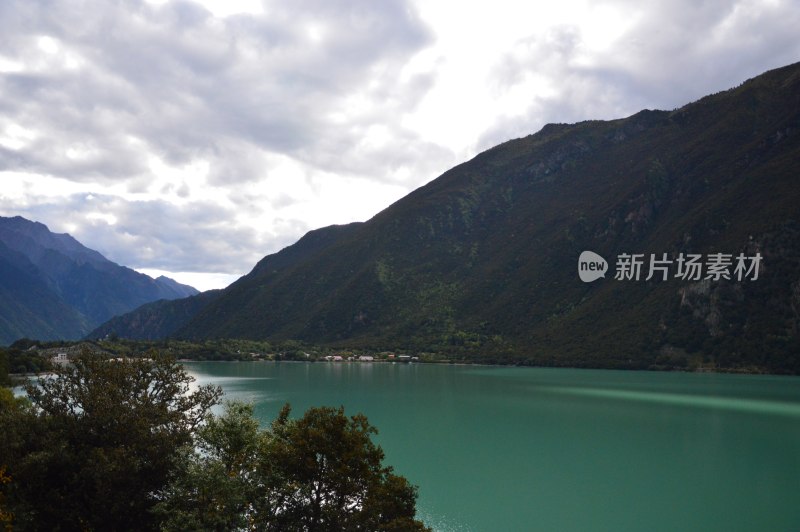 西藏巴松措景区风景