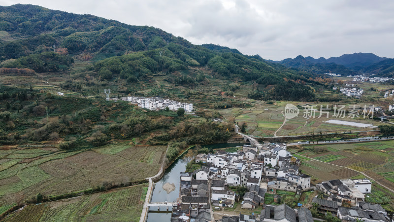 安徽呈坎村山村秋景徽派建筑群航拍