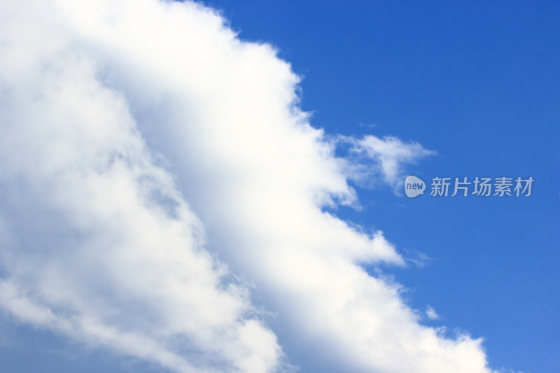 蓝色的天空云景