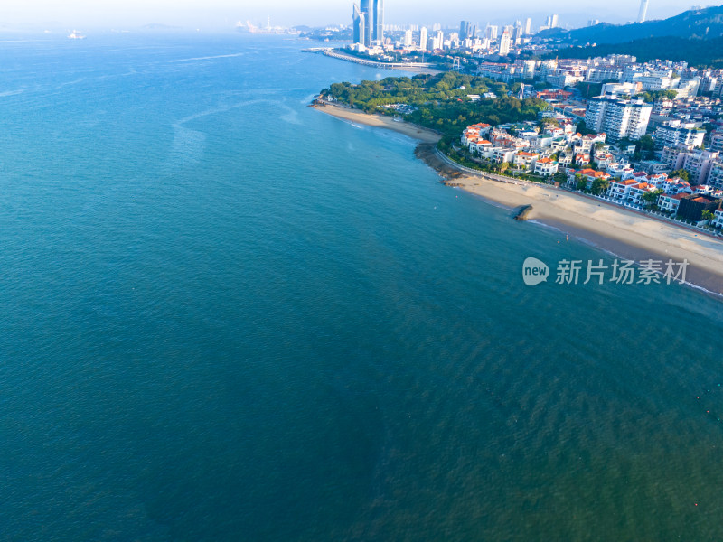 厦门沿海城市风光大海航拍图