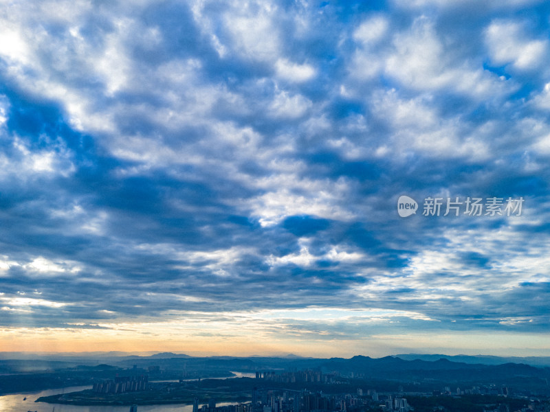 泸州城市大景蓝天白云航拍图