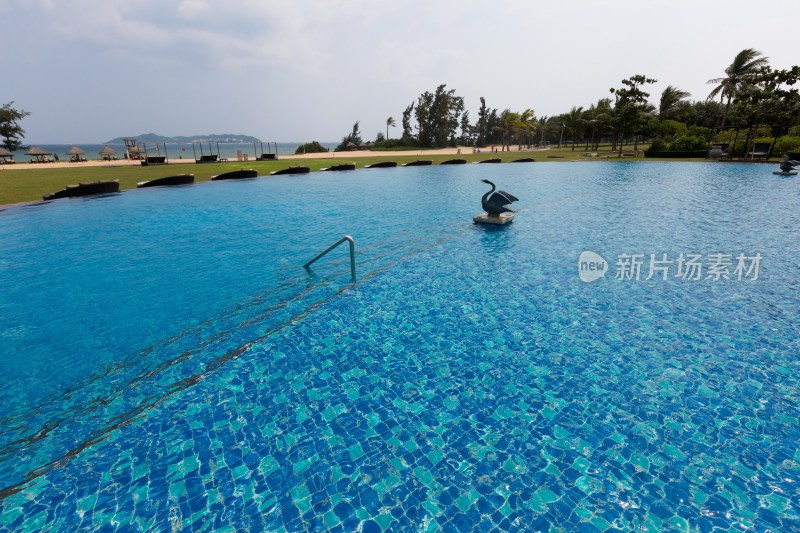 海南三亚海滩泳池