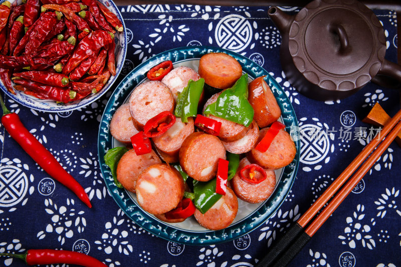 香辣美味的炒红肠