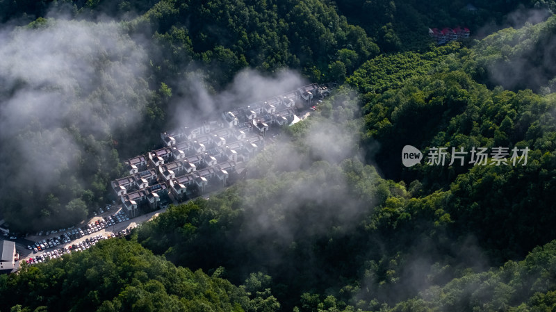 大山中的民宿建筑航拍