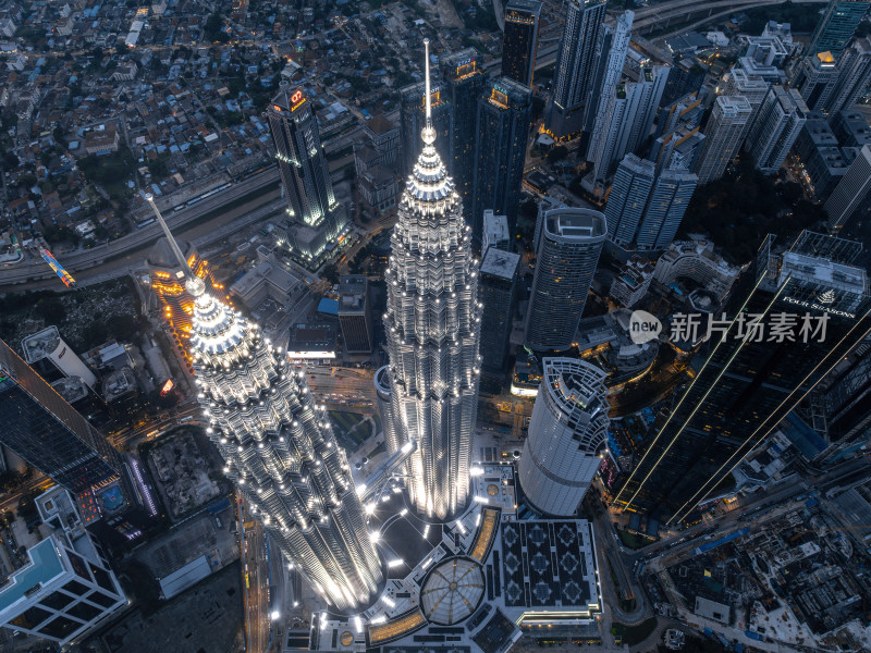 马来西亚吉隆坡莫迪卡石油双子塔日落夜景