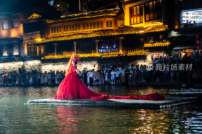 中国湖南湘西凤凰古城的夜景